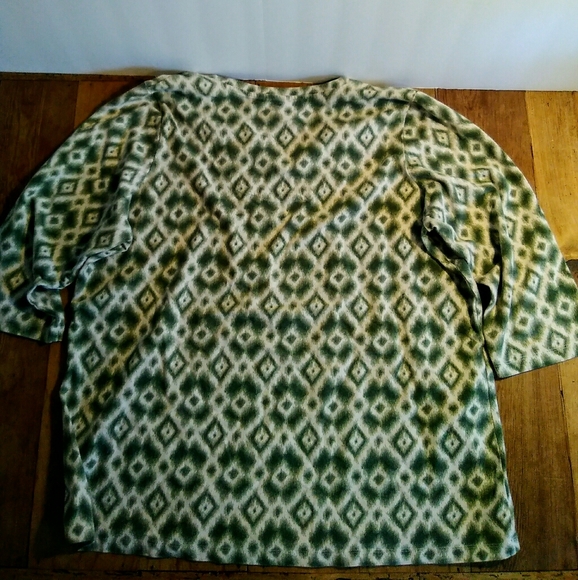 🍀🌸 Green/White 3/4 Sleeve Top 1X - Picture 2 of 3
